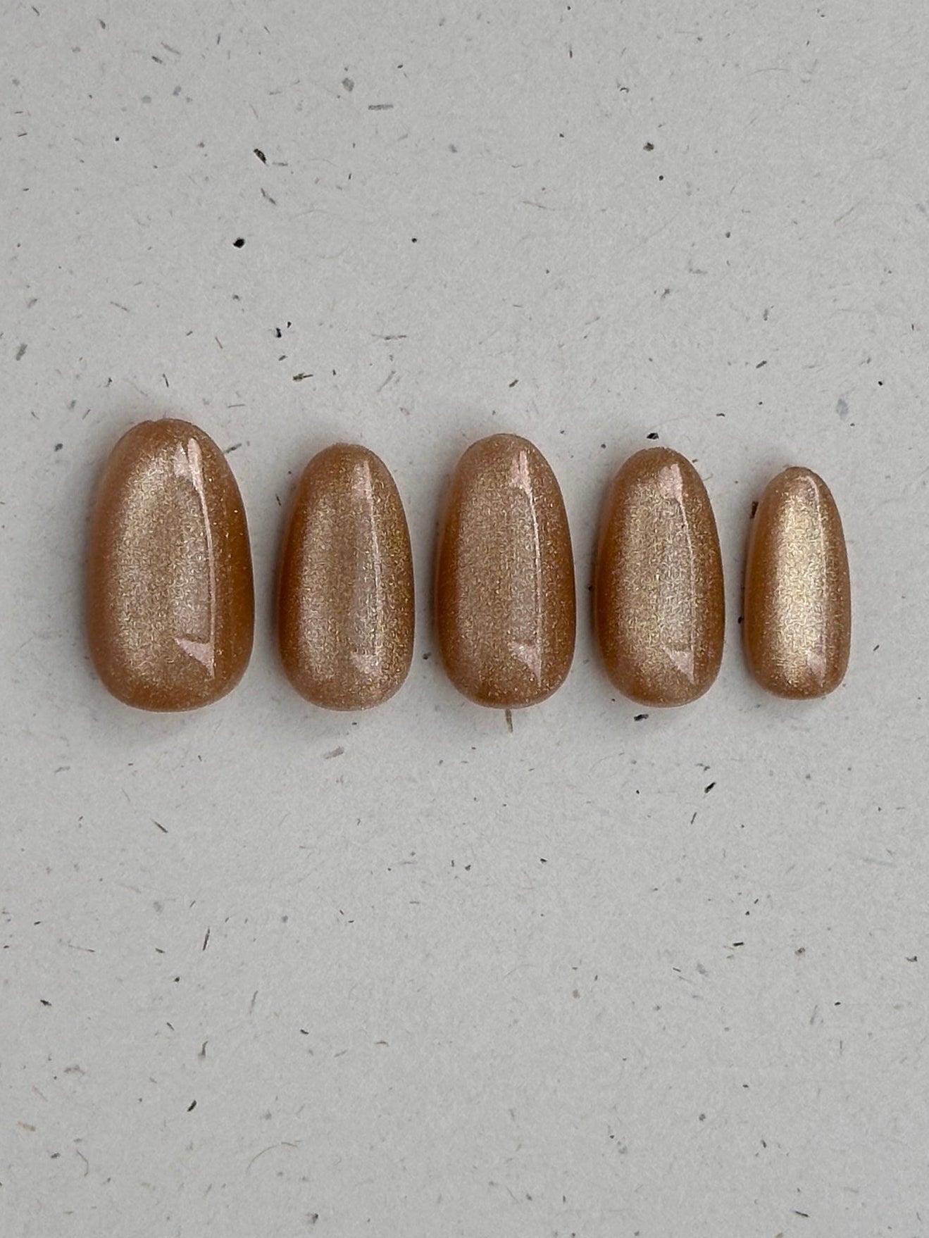 Light gold magnet
